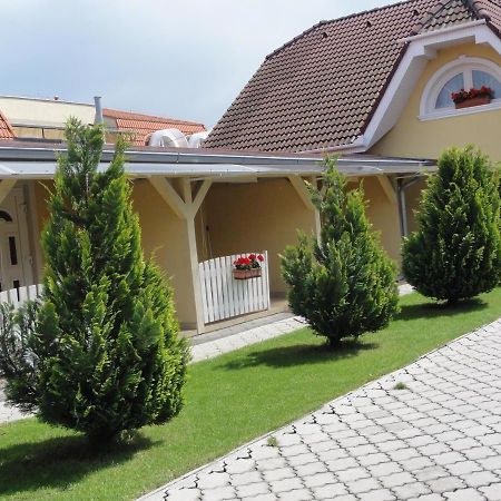 Apartmany Usmev Velky Meder Exterior photo