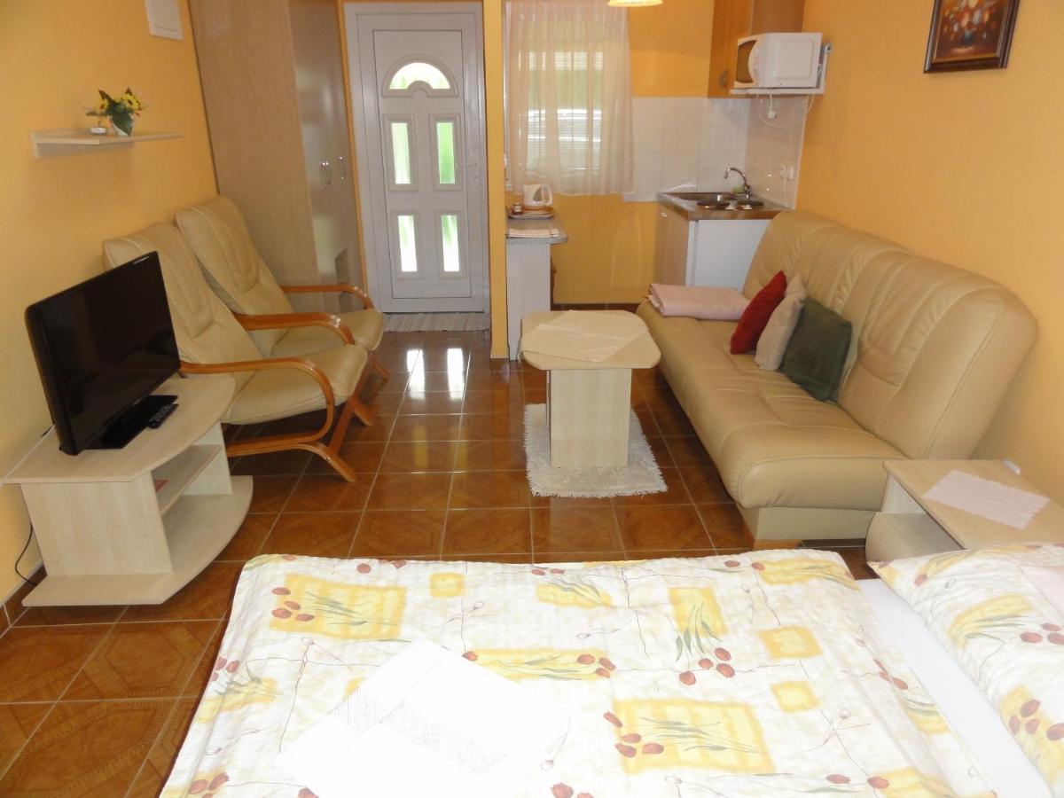 Apartmany Usmev Velky Meder Exterior photo